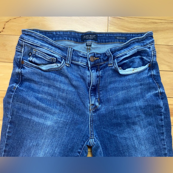 Judy Blue Mid Rise Skinny Fit Medium Wash Jeans Size 13/31 Stretch Denim - Picture 7 of 9